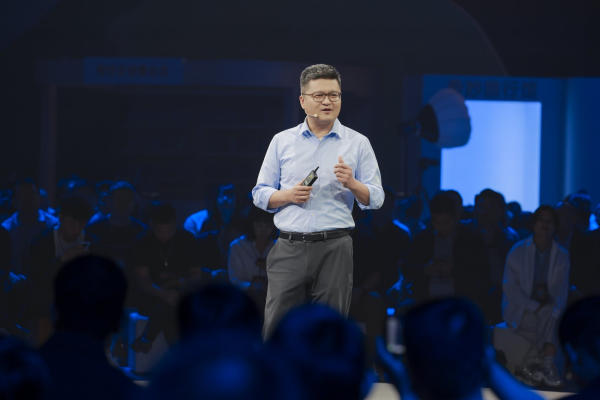 申银策略 “碰一下”321天用户破亿 专属新芯片将于下半年投入量产