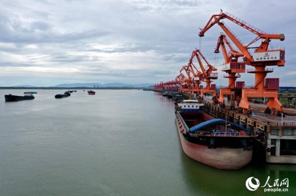 亿海配资 江西南昌：货运港口装卸忙