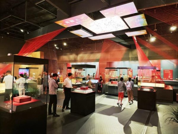 红股网 “看·见殷商”大展今天来了四件神秘文物